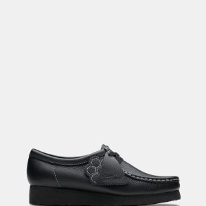 Wallabee. (w) Black Tumbled Leather