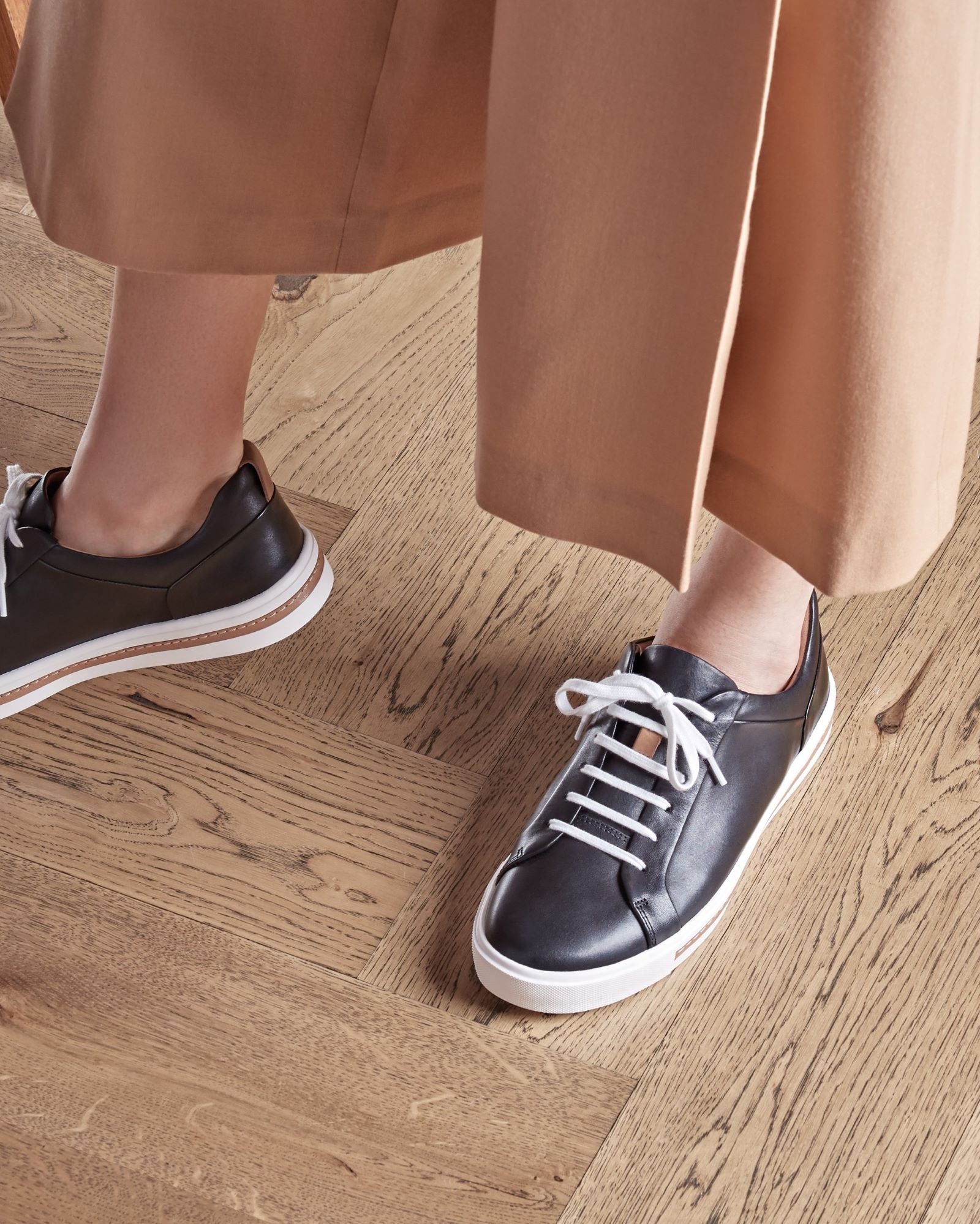 Un Maui Lace Black Leather - Image 2